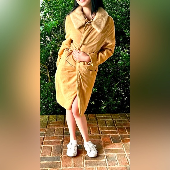 VTG Butter Soft Suede Women's Coat with  Fur Collar Made in 1960’s SZ 14 Boho - Picture 1 of 17